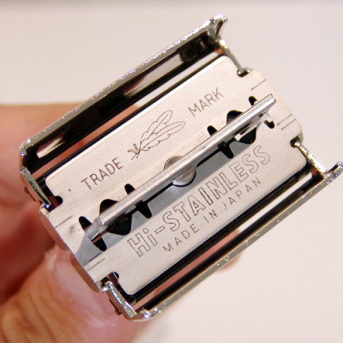 #F1-25-900 FEATHER DOUBLE EDGE RAZOR HANDLE